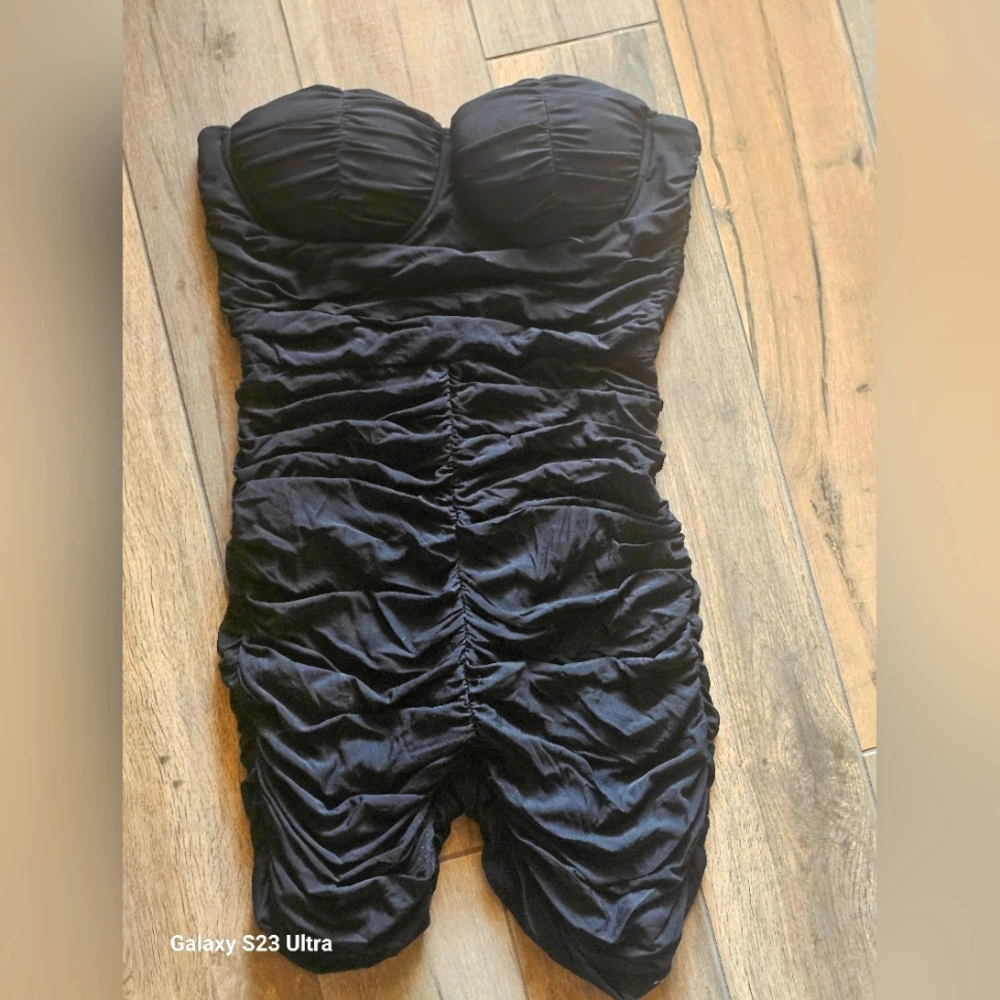Fashion Nova Strapless black romper XL